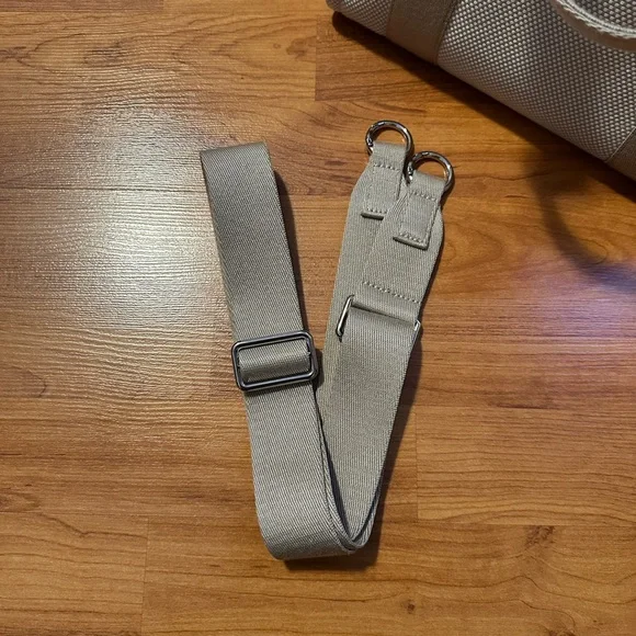 Lululemon Mini Two-Tone Tote Bag - Picture 5 of 5